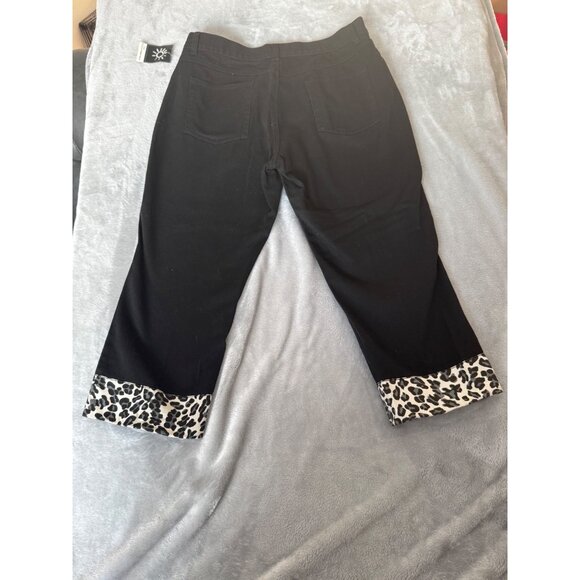 No Boundaries womens size 15  Juniors Black Capri Pants With Leopard Print Cuff - Picture 13 of 16